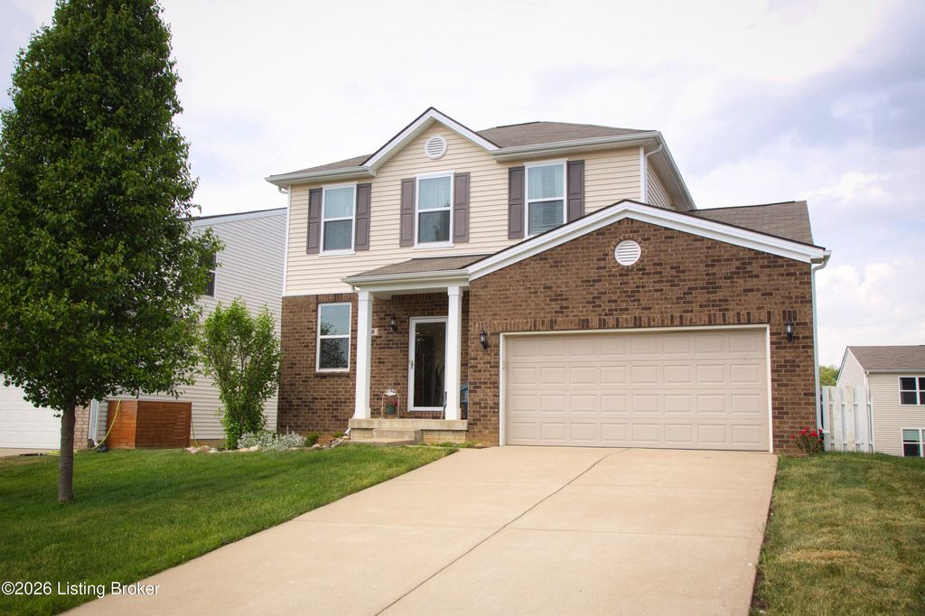 Photo of 250 Saint Regis Dr, Shelbyville, KY 40065 (MLS # 1715741)