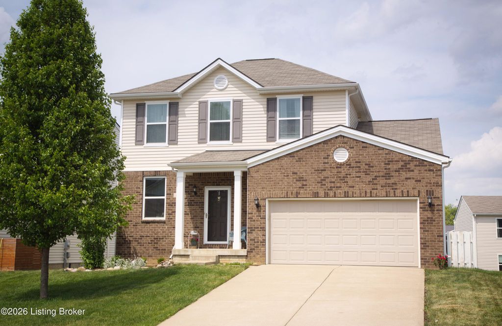 Photo of 250 Saint Regis Dr, Shelbyville, KY 40065 (MLS # 1715741)