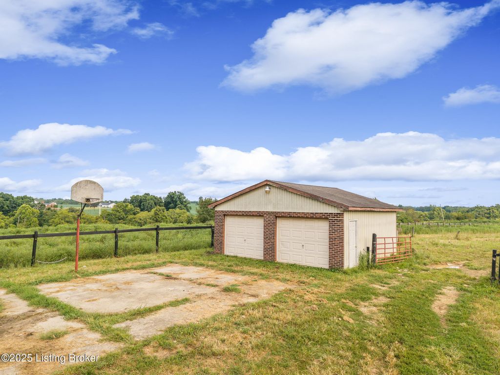 Photo of 1423 Sullivan Ln, Bardstown, KY 40004 (MLS # 1705737)