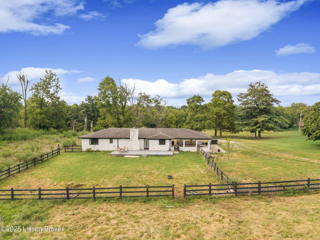 Photo of 1423 Sullivan Ln, Bardstown, KY 40004 (MLS # 1705737)