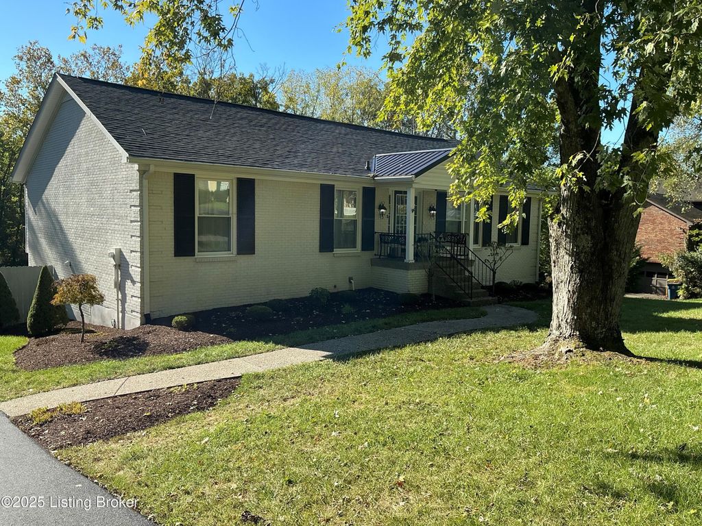 Photo of 5316 Arrowshire Dr, La Grange, KY 40031 (MLS # 1700705)