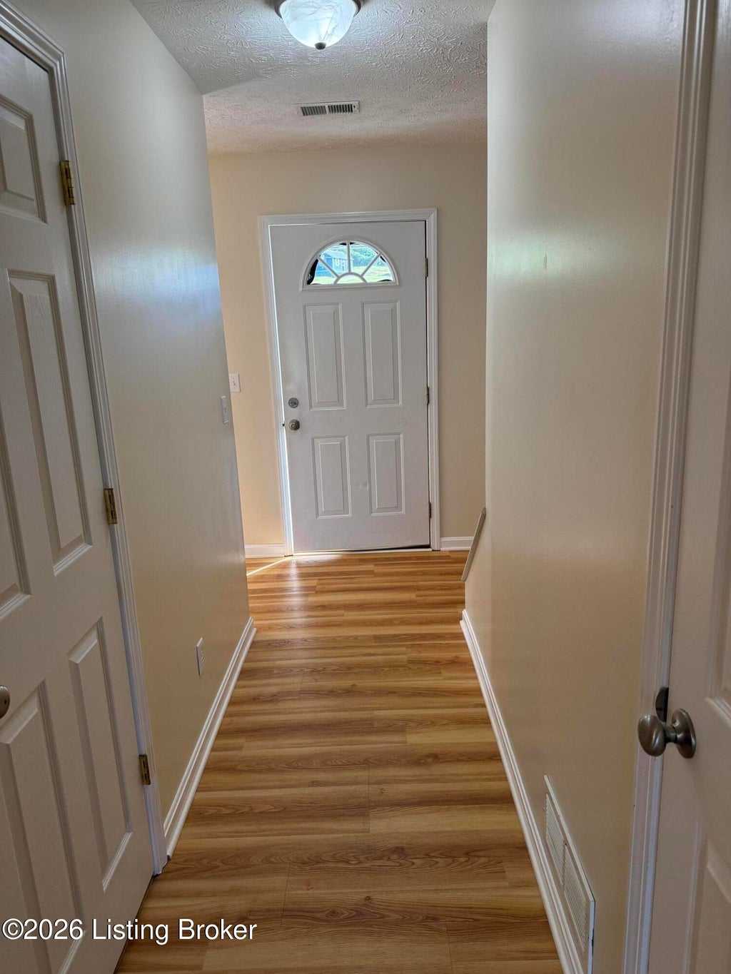 Photo of 364 Valley View Dr, Vine Grove, KY 40175 (MLS # 1730422)