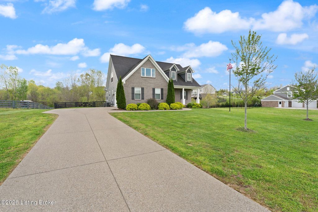 Photo of 1211 Summit Parks Dr, La Grange, KY 40031 (MLS # 1714555)