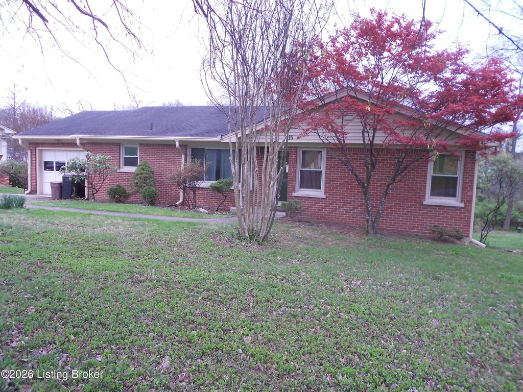 Photo of 113 Edgewood Dr, Bardstown, KY 40004 (MLS # 1712849)