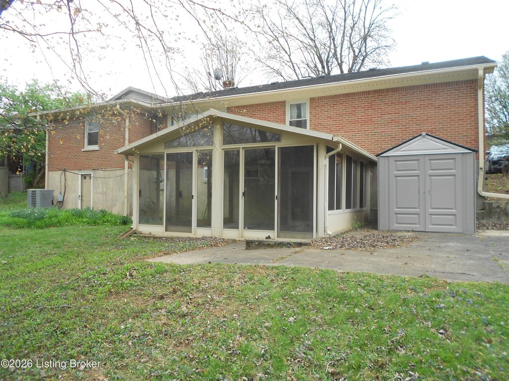 Photo of 113 Edgewood Dr, Bardstown, KY 40004 (MLS # 1712849)
