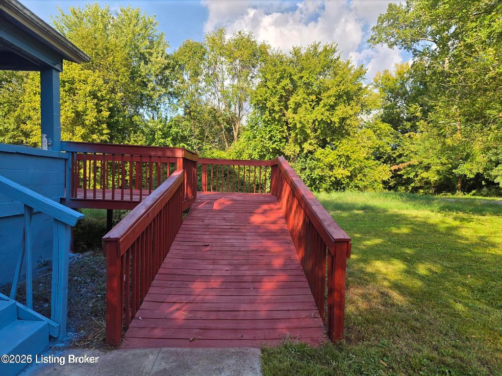 Photo of 4534 Lake Dreamland Rd, Louisville, KY 40216 (MLS # 1714817)