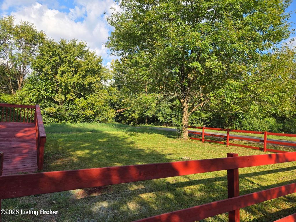 Photo of 4534 Lake Dreamland Rd, Louisville, KY 40216 (MLS # 1714817)