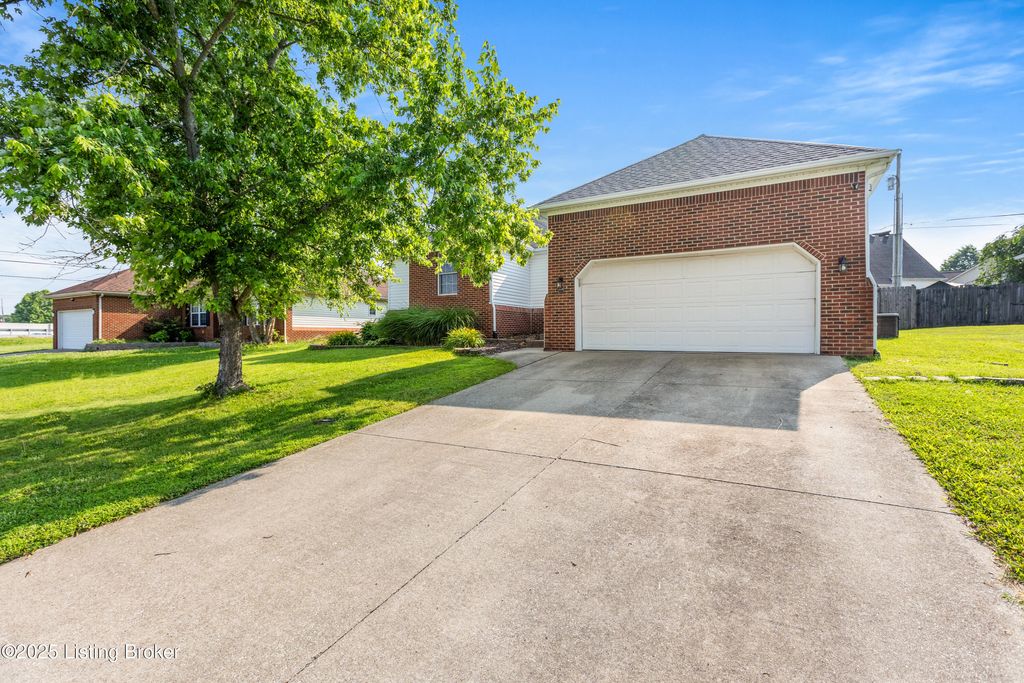 Photo of 508 Harlan Dr, Nicholasville, KY 40356 (MLS # 1714822)