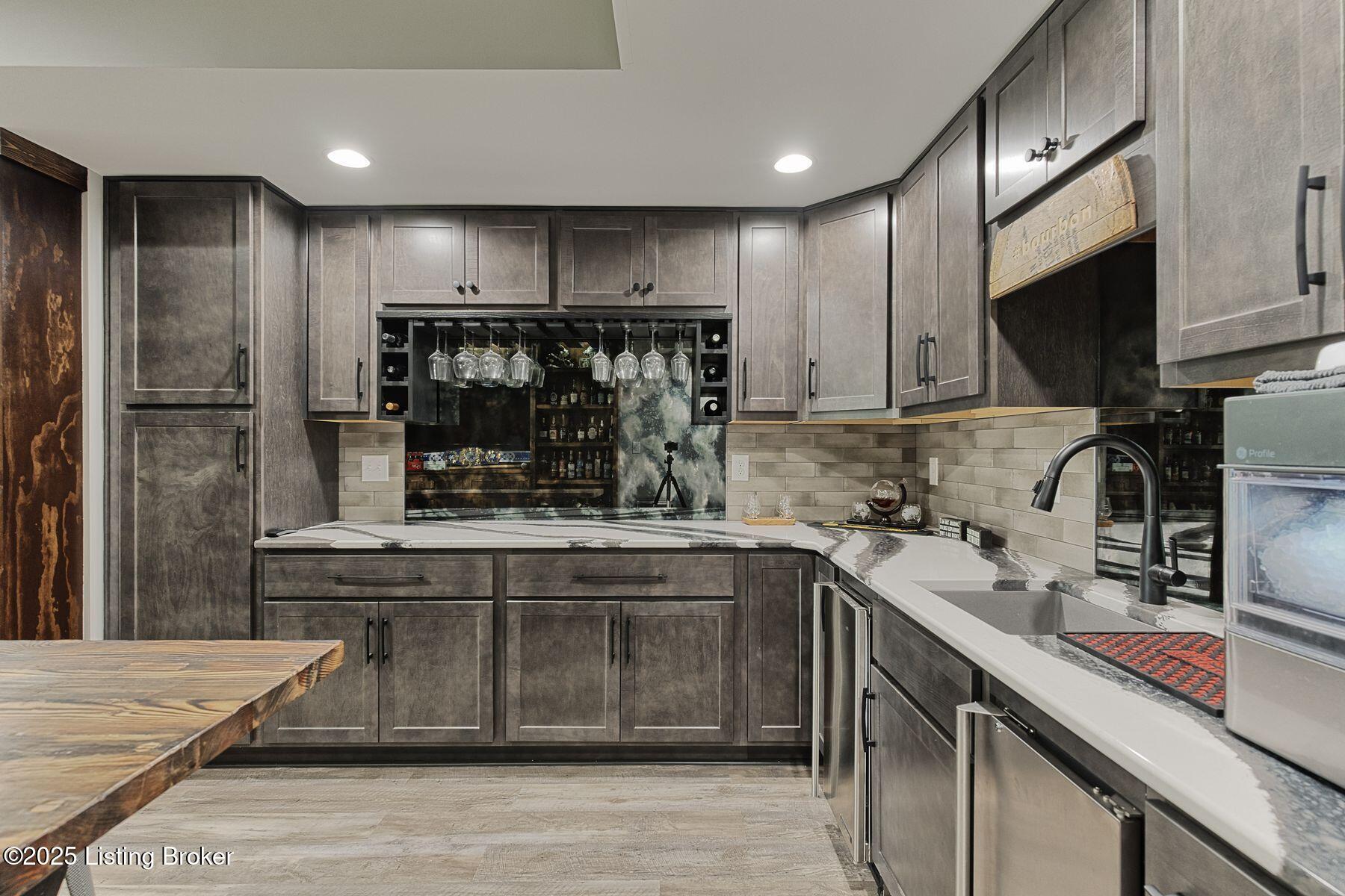 1206 Helm Place Ln, Louisville, Kentucky image 37