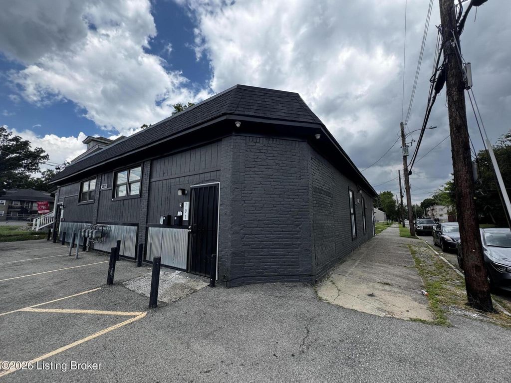 Photo of 3801 River Park Dr, Louisville, KY 40211 (MLS # 1712995)