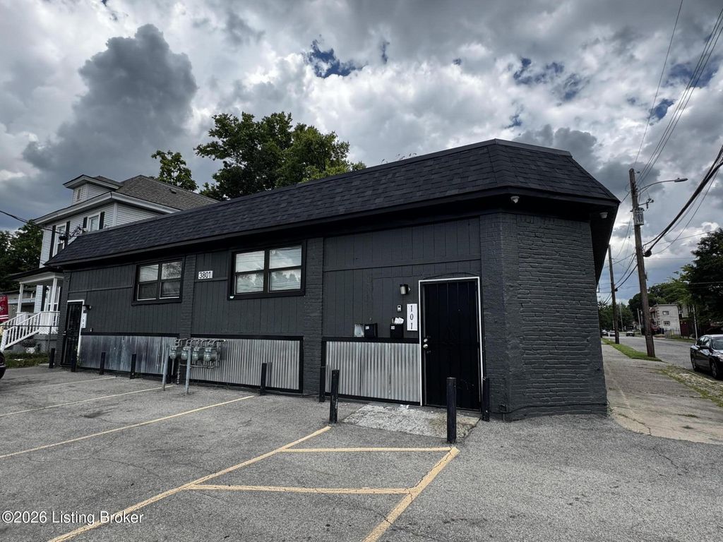 Photo of 3801 River Park Dr, Louisville, KY 40211 (MLS # 1712995)