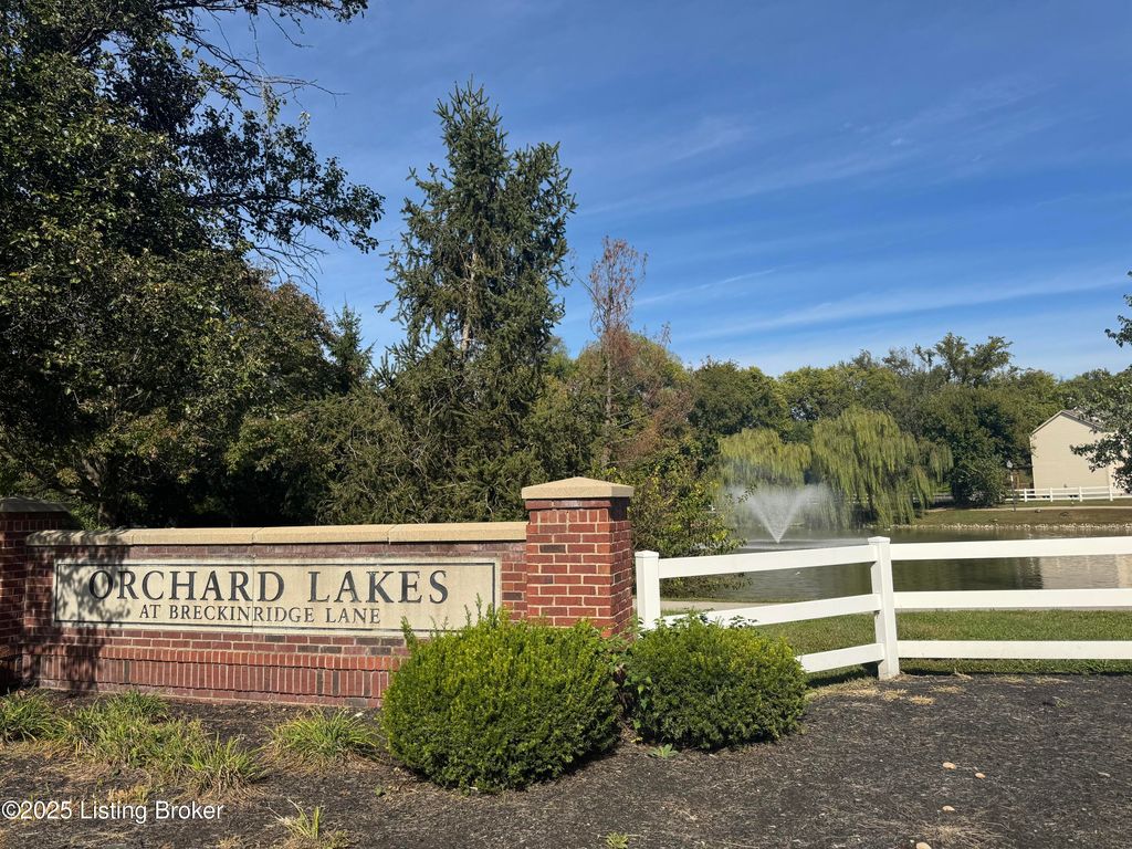 Photo of 4309 Harvest Moon Dr, Louisville, KY 40218 (MLS # 1706957)