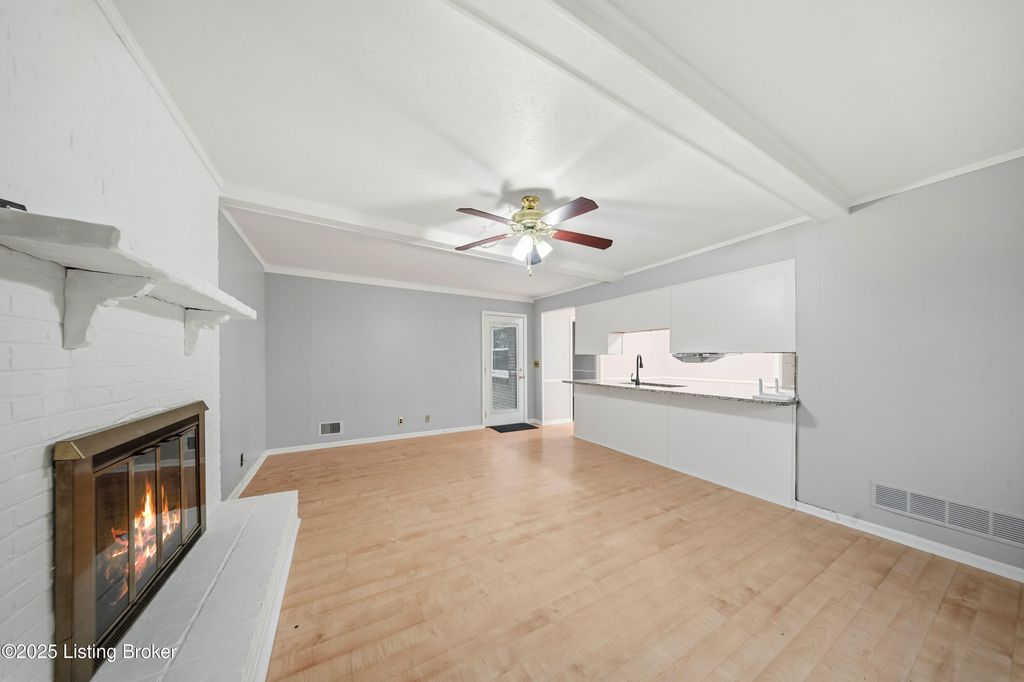 Photo of 6802 Chepstow Ct, Louisville, KY 40207 (MLS # 1705265)