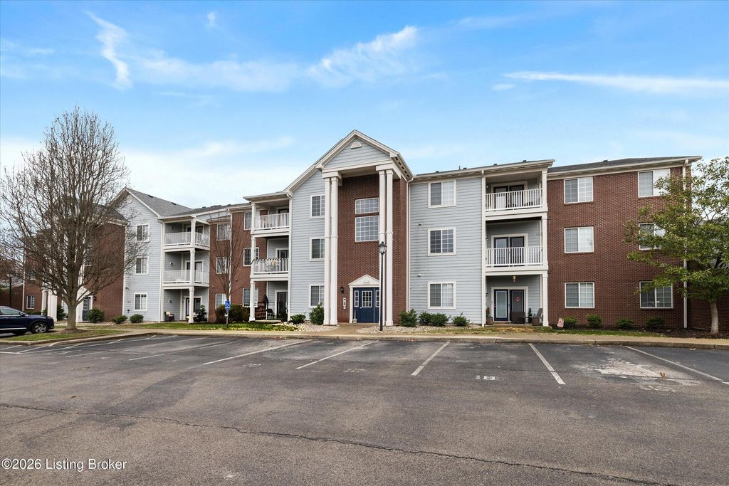 Photo of 2704 Bradford Commons Dr #201, Louisville, KY 40299 (MLS # 1706472)