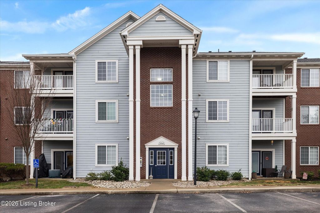 Photo of 2704 Bradford Commons Dr #201, Louisville, KY 40299 (MLS # 1706472)