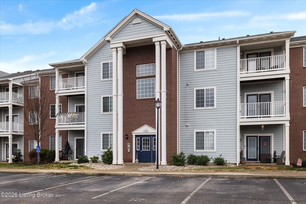 Photo of 2704 Bradford Commons Dr #201, Louisville, KY 40299 (MLS # 1706472)
