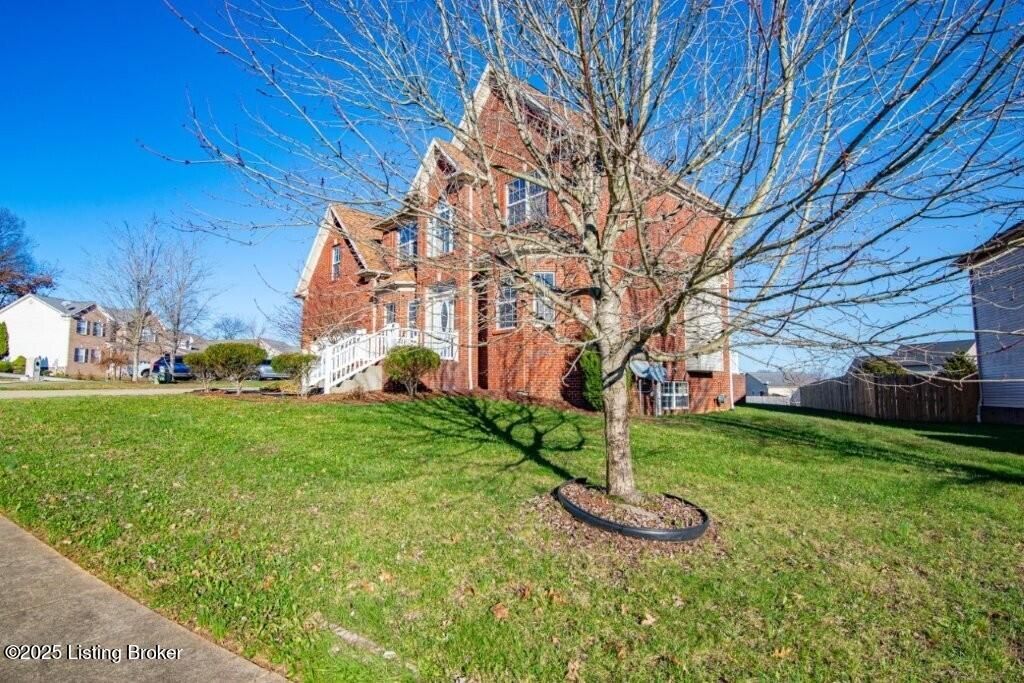 Photo of 340 Vineland Place Dr, Vine Grove, KY 40175 (MLS # 1704607)