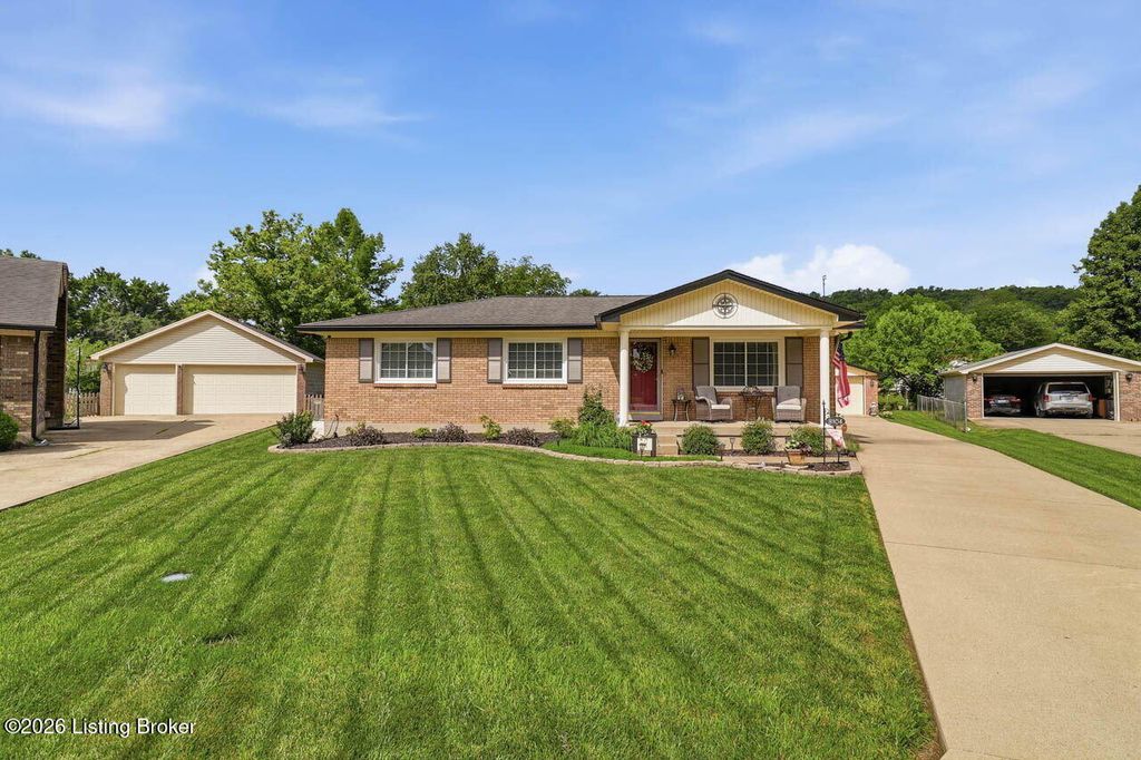 Photo of 8104 Tonya Ct, Louisville, KY 40214 (MLS # 1718848)