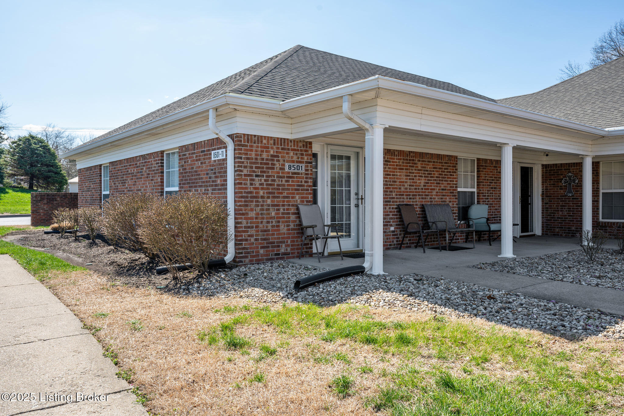 8501 Applegate Village Dr, Louisville, Kentucky image 2