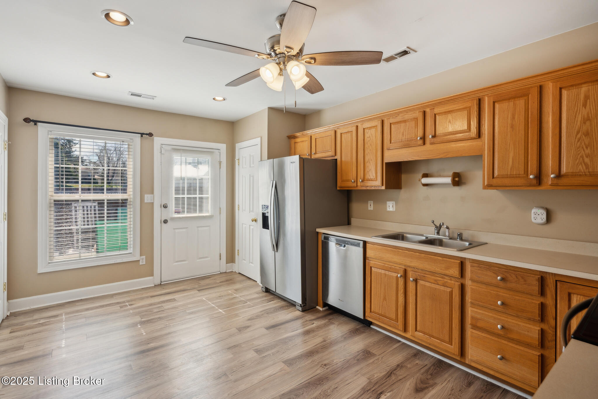 8501 Applegate Village Dr, Louisville, Kentucky image 7