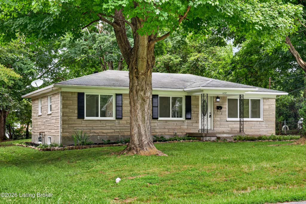Photo of 1237 Cooper Ave, Louisville, KY 40219 (MLS # 1727033)