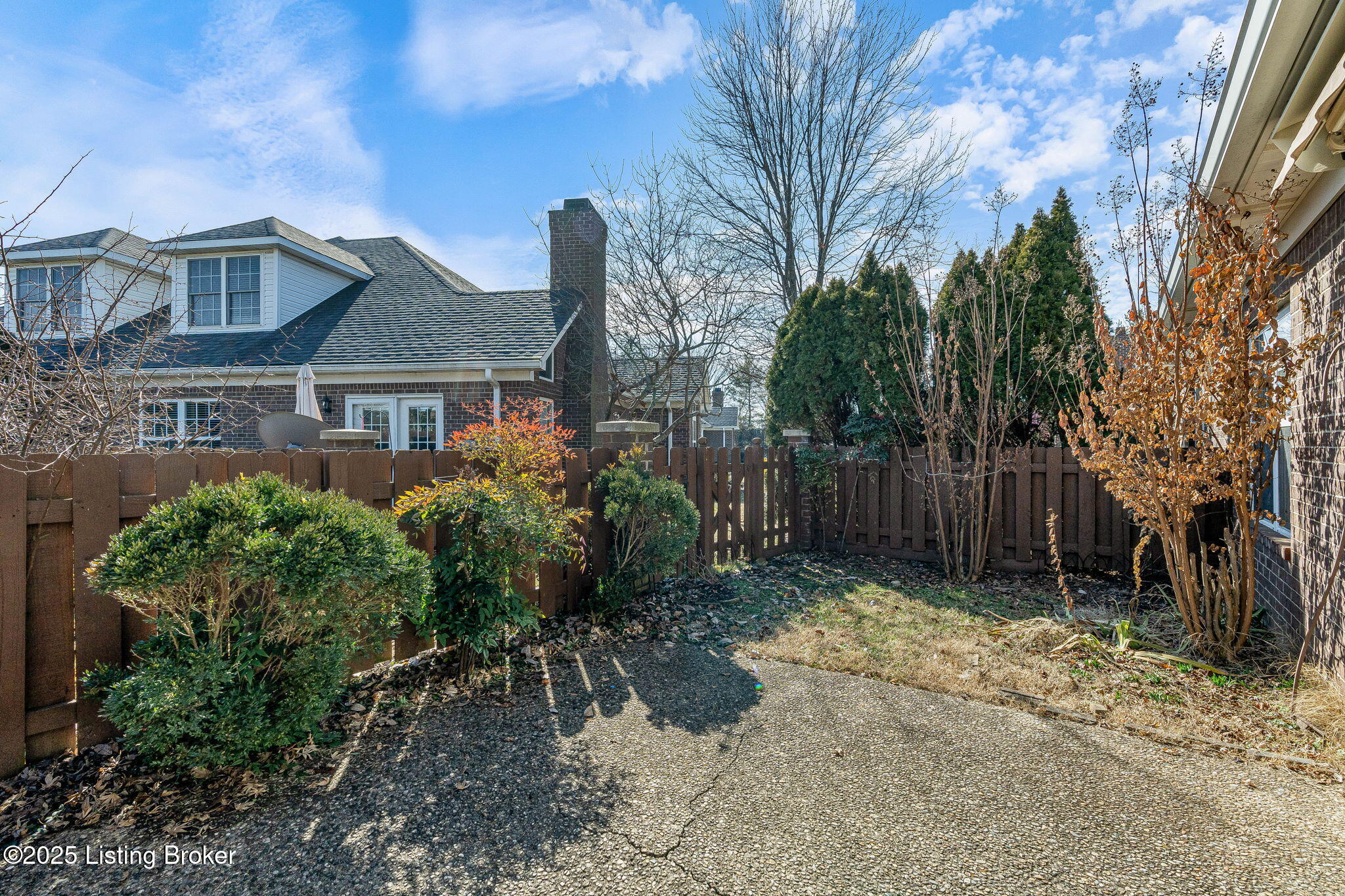 9831 Spring Gate Dr, Louisville, Kentucky image 33