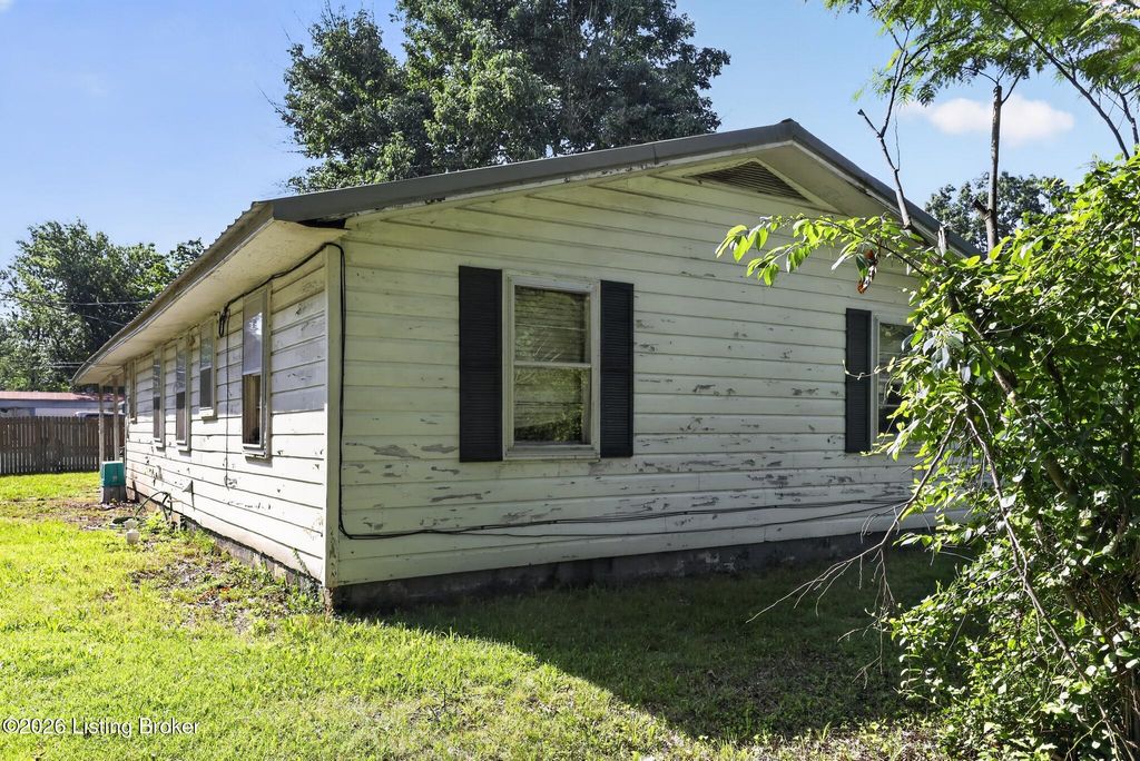 Photo of 3834 Cook St, Paducah, KY 42003 (MLS # 1722160)