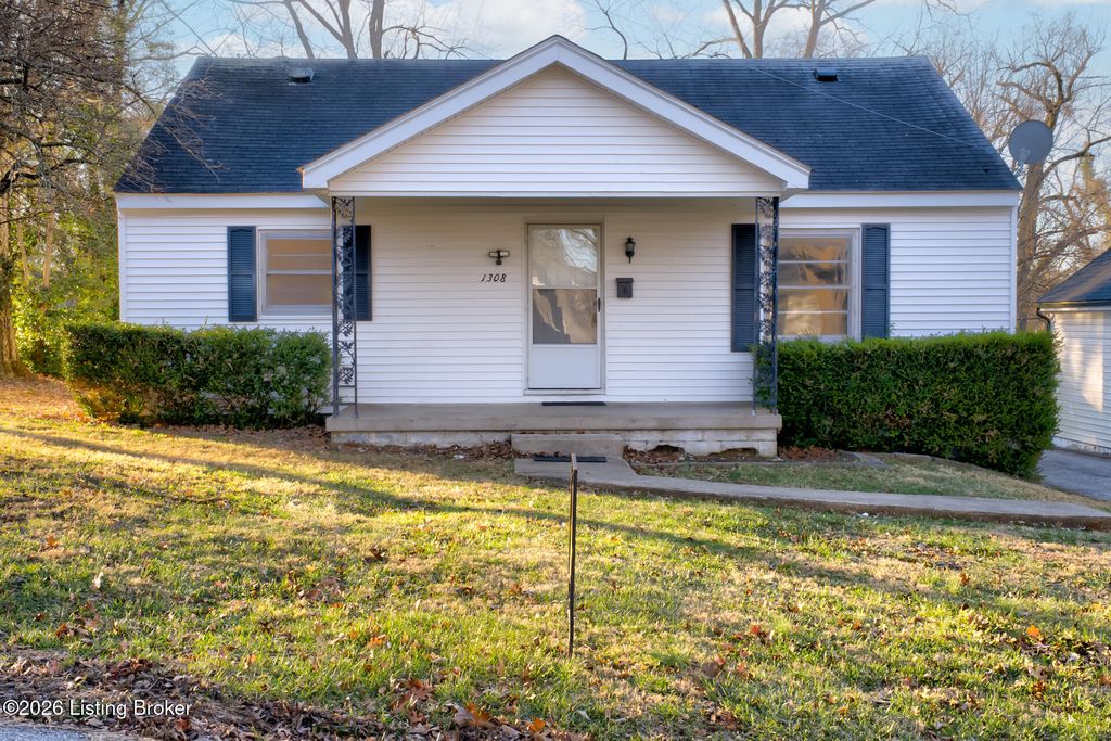 Photo of 1308 Chestnut St, Shelbyville, KY 40065 (MLS # 1706271)