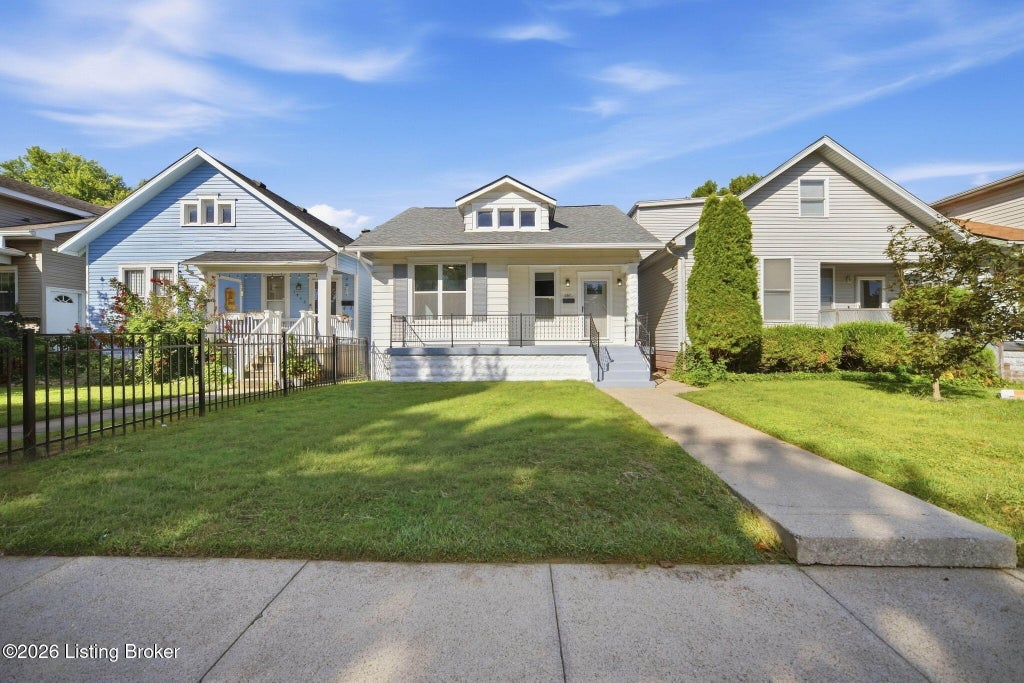 Photo of 1917 Woodbourne Ave, Louisville, KY 40205 (MLS # 1721415)