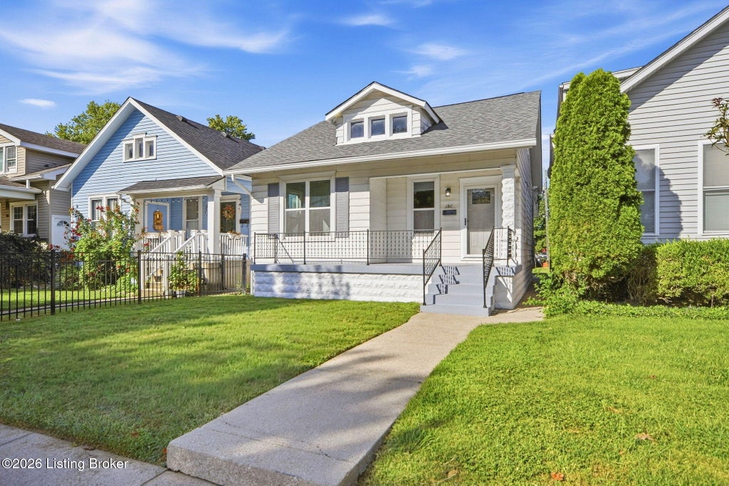 Photo of 1917 Woodbourne Ave, Louisville, KY 40205 (MLS # 1721415)