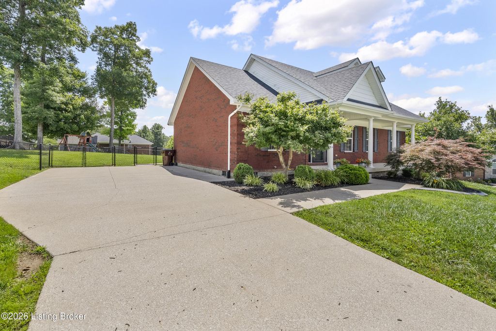 Photo of 111 Nashville Dr, Coxs Creek, KY 40013 (MLS # 1722006)