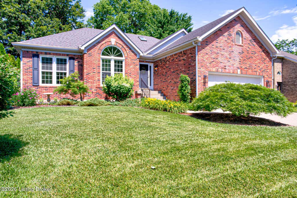 Photo of 1415 Cadet Ct, Louisville, KY 40222 (MLS # 1720902)