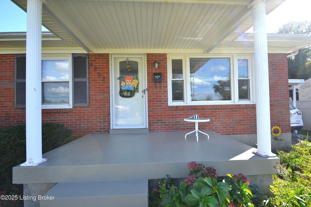 Photo of 4802 Rossmoor Dr, Louisville, KY 40219 (MLS # 1700244)