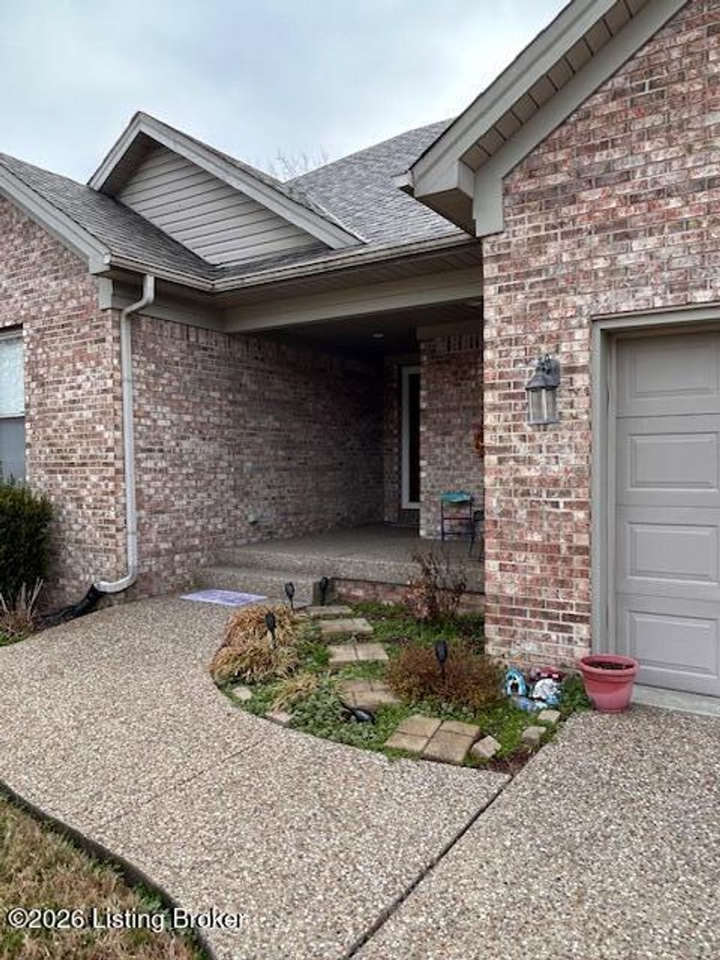 Photo of 7705 Kenbrook Pl, Louisville, KY 40258 (MLS # 1711001)