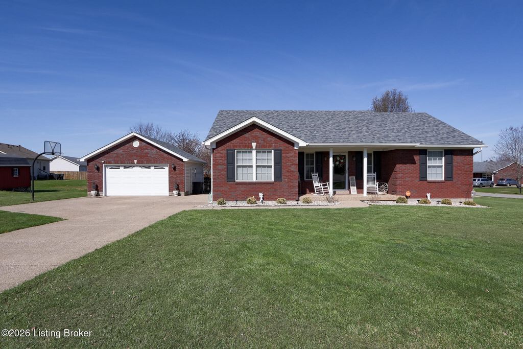 Photo of 264 Forest Ridge Dr, Mt Washington, KY 40047 (MLS # 1712266)
