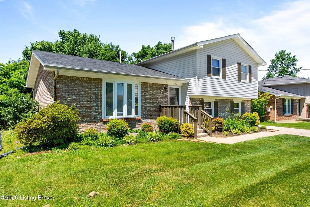 Photo of 3716 Longview Rd, Louisville, KY 40299 (MLS # 1717386)