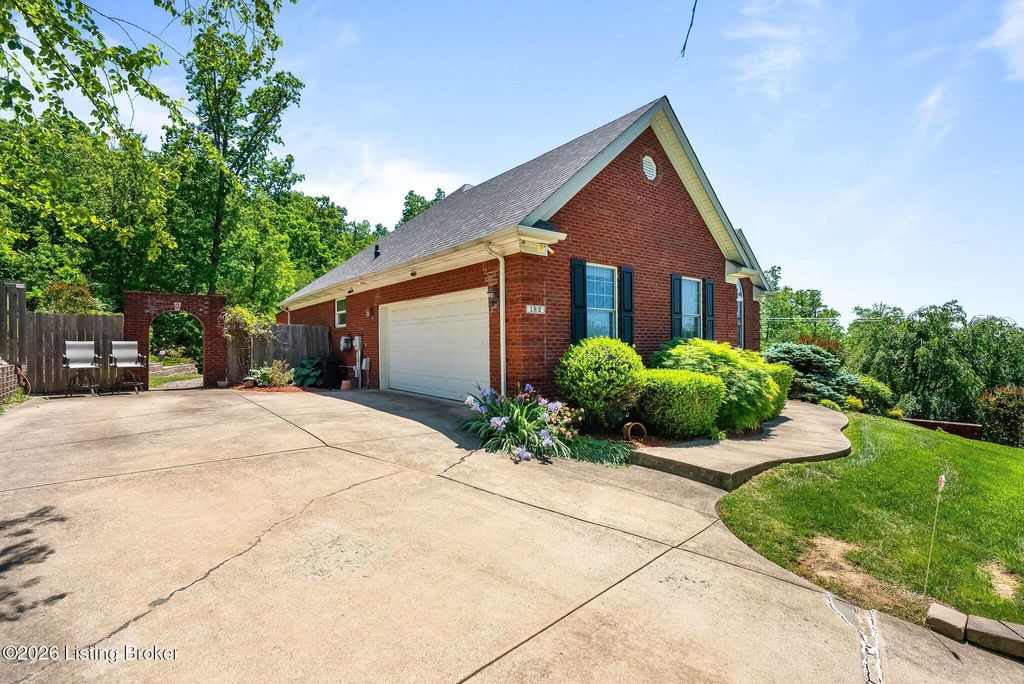 Photo of 182 N Peak Ave, Shepherdsville, KY 40165 (MLS # 1716994)