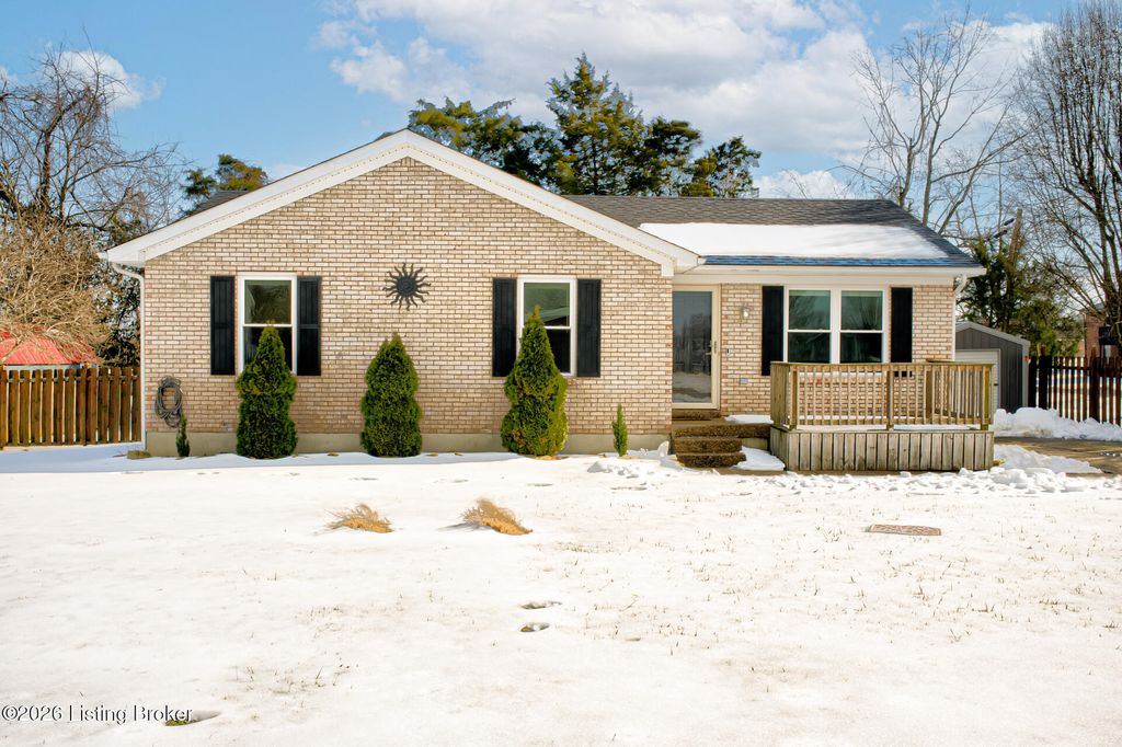 Photo of 112 Benjamin Pl, Mt Washington, KY 40047 (MLS # 1708871)