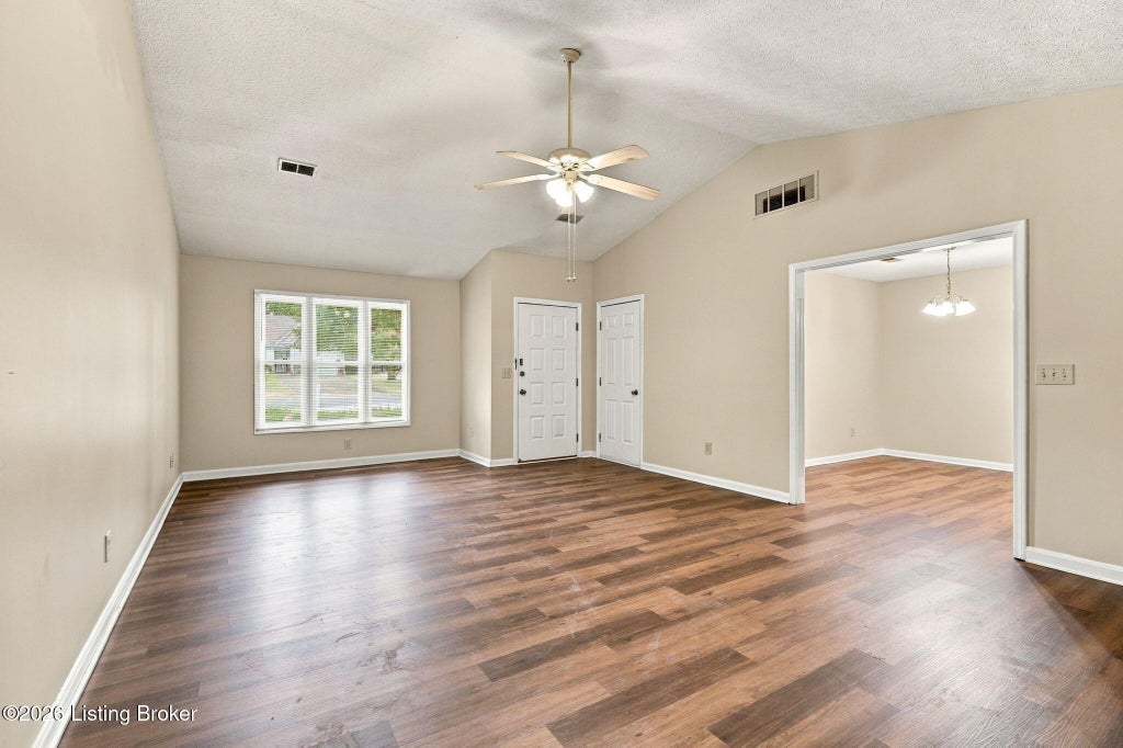 Photo of 118 Algonquin Ct, Shepherdsville, KY 40165 (MLS # 1732093)