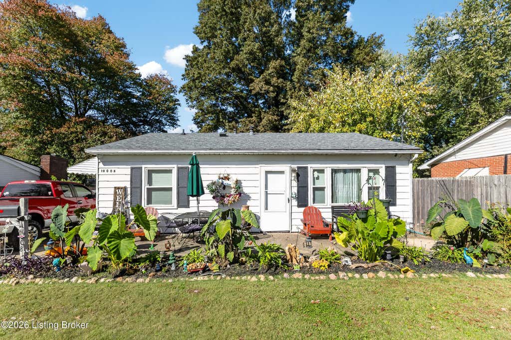 Photo of 10008 Donau Ln, Louisville, KY 40272 (MLS # 1721726)