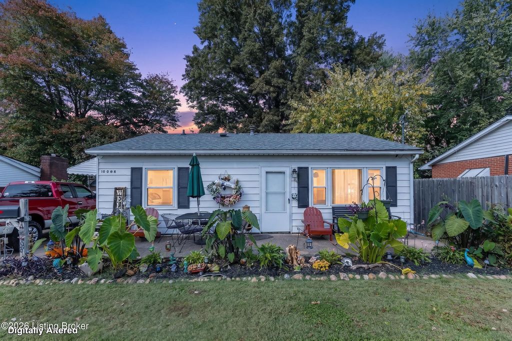Photo of 10008 Donau Ln, Louisville, KY 40272 (MLS # 1721726)