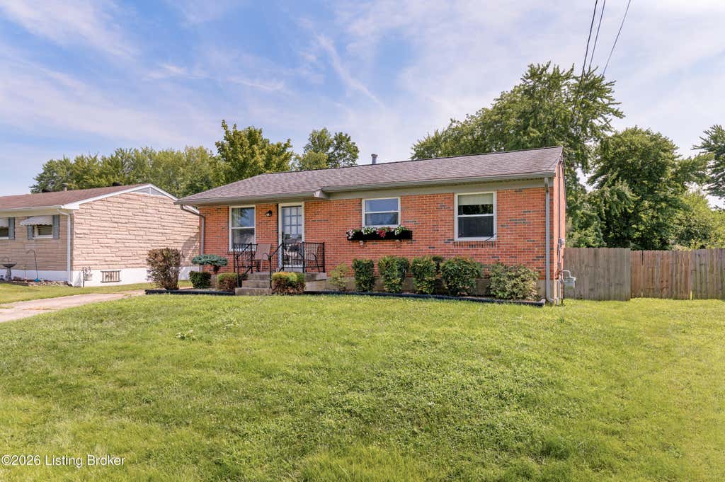 Photo of 193 S Circlecrest Dr, Louisville, KY 40229 (MLS # 1724266)