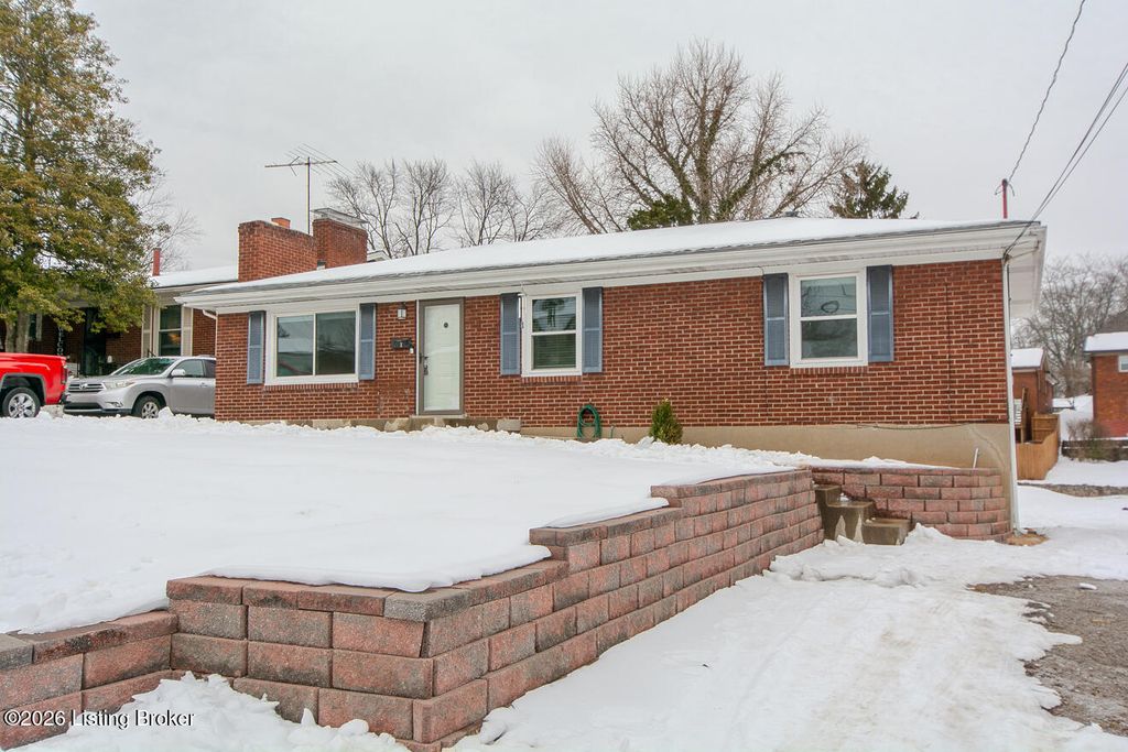 Photo of 3305 Startan Ct, Louisville, KY 40220 (MLS # 1708700)