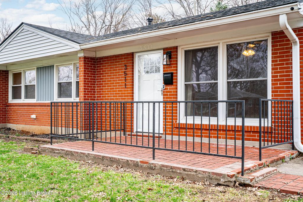 Photo of 3511 Terrier Ln, Louisville, KY 40218 (MLS # 1711852)