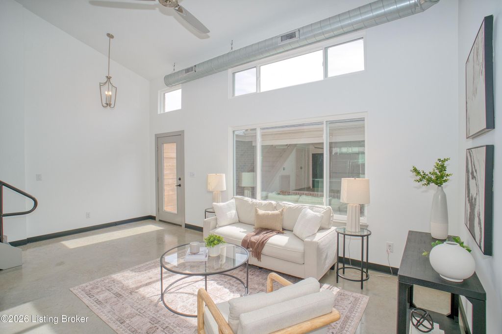 Photo of 607 Burnett Farm Ln, Louisville, KY 40243 (MLS # 1711793)