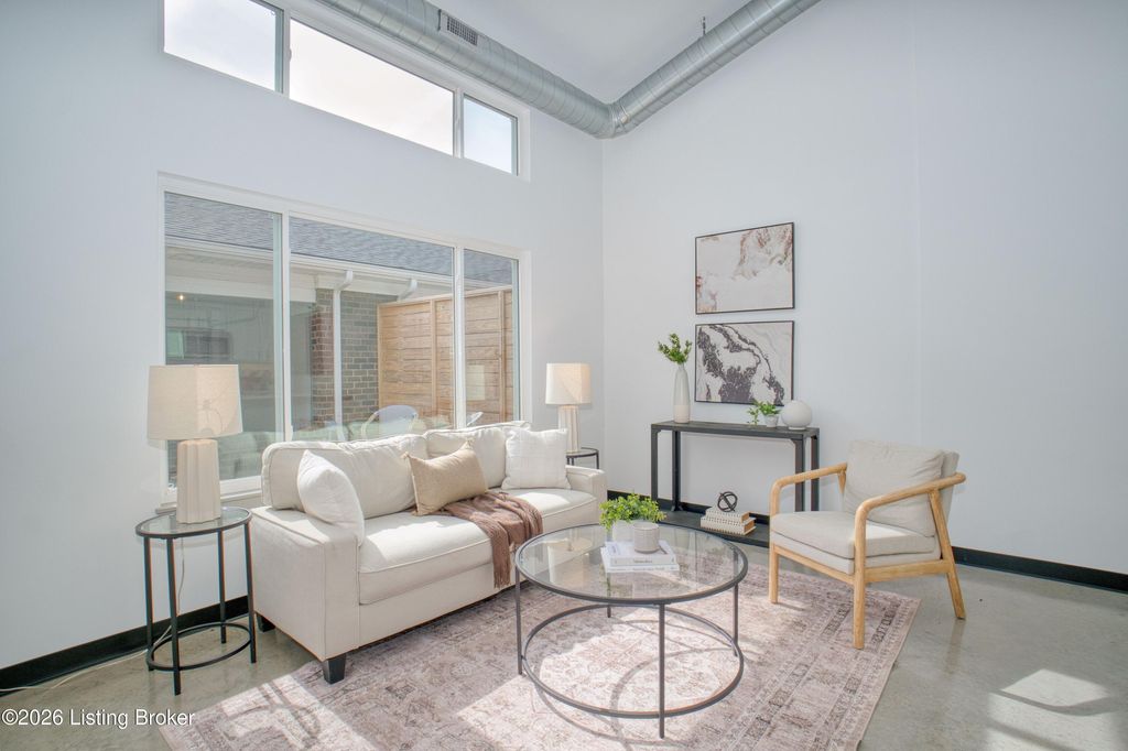 Photo of 607 Burnett Farm Ln, Louisville, KY 40243 (MLS # 1711793)