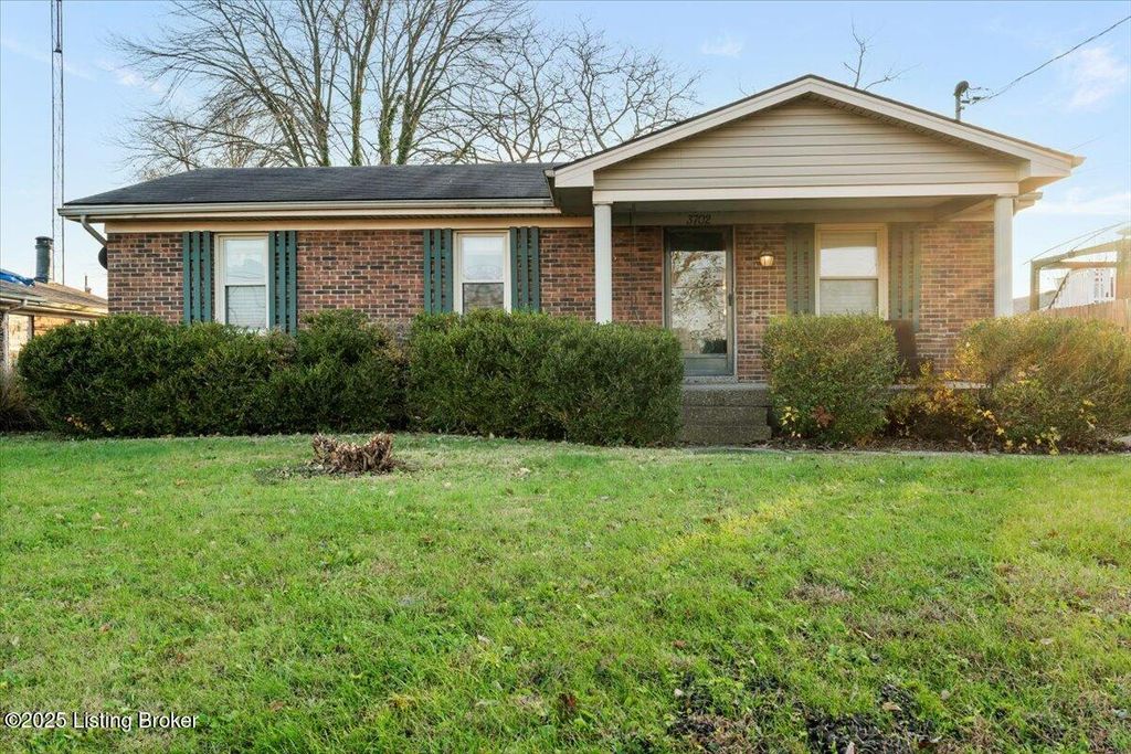 Photo of 3702 Hillview Blvd, Louisville, KY 40229 (MLS # 1704350)