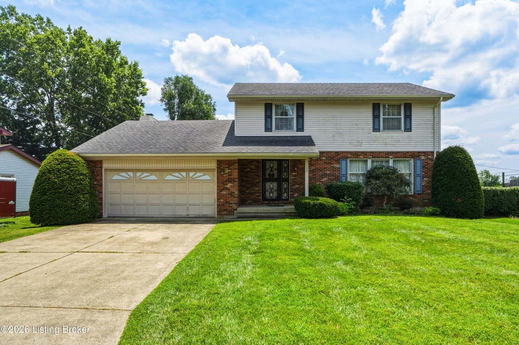 Photo of 355 Knobview Dr, Shelbyville, KY 40065 (MLS # 1725086)