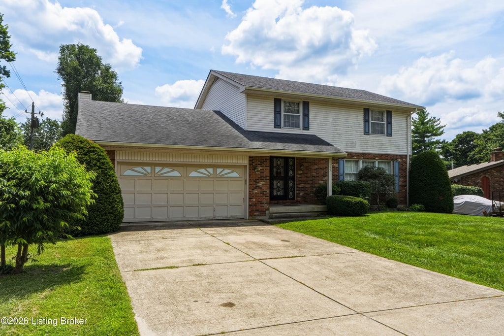 Photo of 355 Knobview Dr, Shelbyville, KY 40065 (MLS # 1725086)