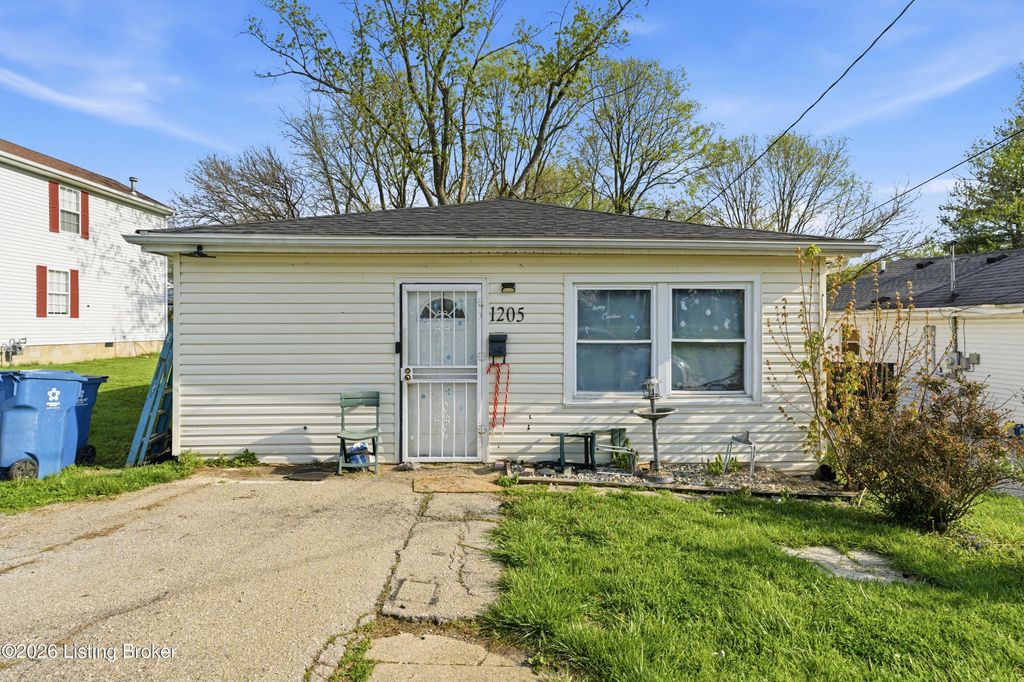 Photo of 1205 High St, Shelbyville, KY 40065 (MLS # 1713768)